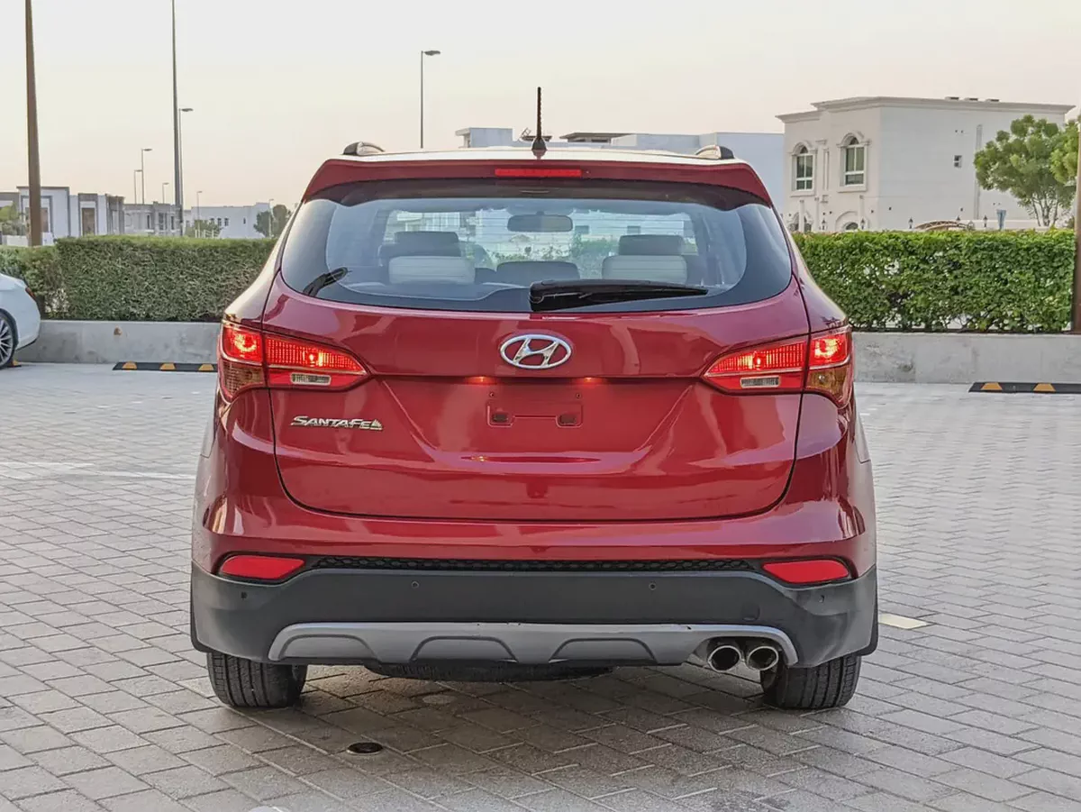 Hyundai Santa Fe 2016 GCC Mint Condition With Beige Interior Super 7 Seater Family SUV-16-16
