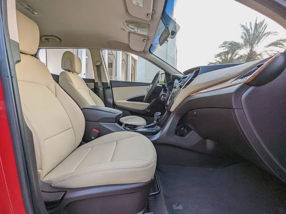 Hyundai Santa Fe 2016 GCC Mint Condition With Beige Interior Super 7 Seater Family SUV-7-7