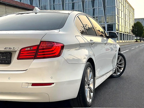 BMW 5 SERIES | 520i |EXCLUSIVE | 2015 GCC | ORIGINAL PAINT