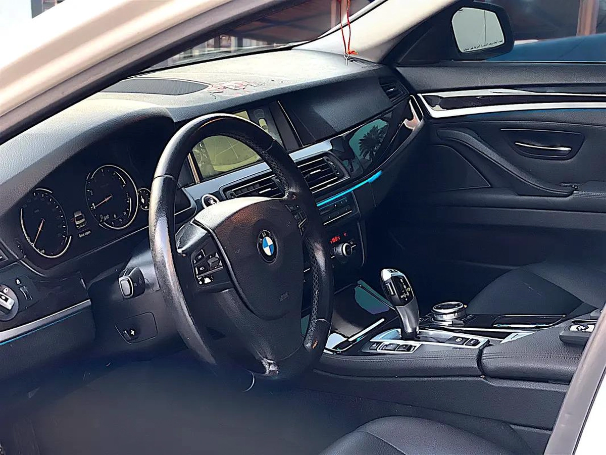 BMW 5 SERIES | 520i |EXCLUSIVE | 2015 GCC | ORIGINAL PAINT-9-9
