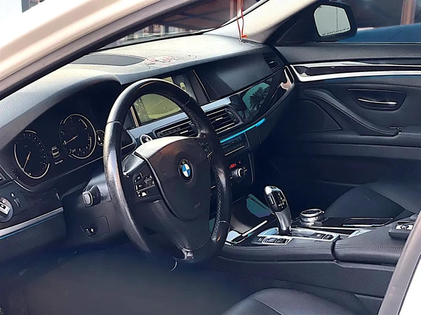 BMW 5 SERIES | 520i |EXCLUSIVE | 2015 GCC | ORIGINAL PAINT