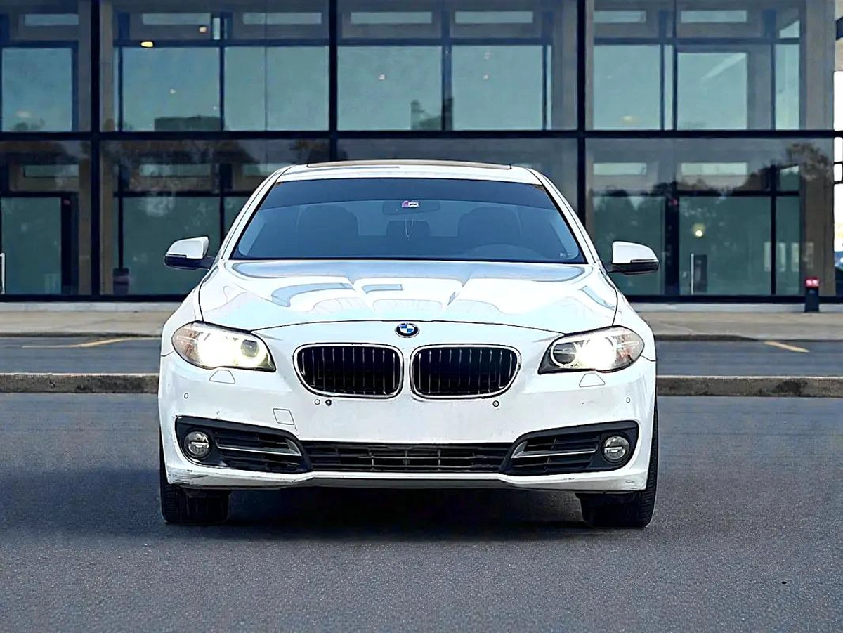 BMW 5 SERIES | 520i |EXCLUSIVE | 2015 GCC | ORIGINAL PAINT-4-4