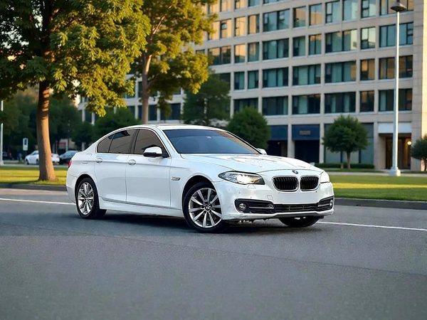 BMW 5 SERIES | 520i |EXCLUSIVE | 2015 GCC | ORIGINAL PAINT
