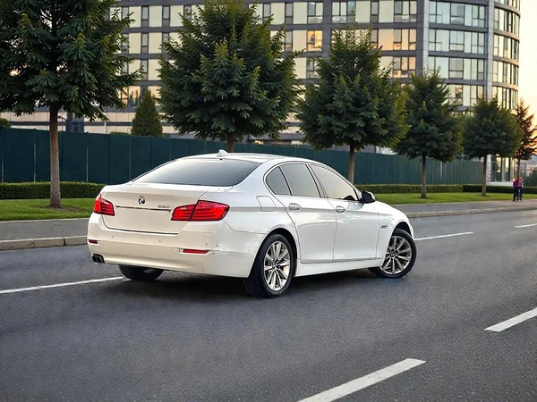 BMW 5 SERIES | 520i |EXCLUSIVE | 2015 GCC | ORIGINAL PAINT