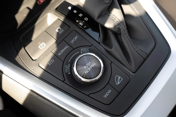 TOYOTA RAV4 2.5L AWD 2025 | GCC SPECS | EXPORT READY