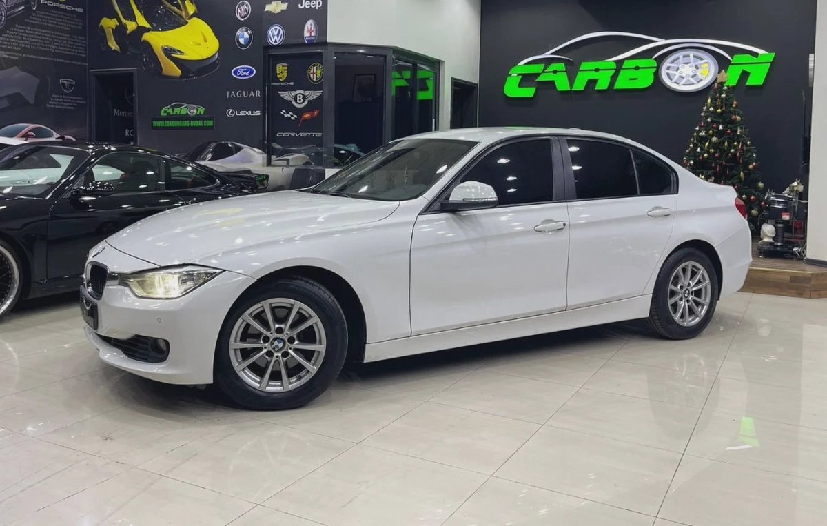 BMW 320i Exclusive 2.0L-2-2