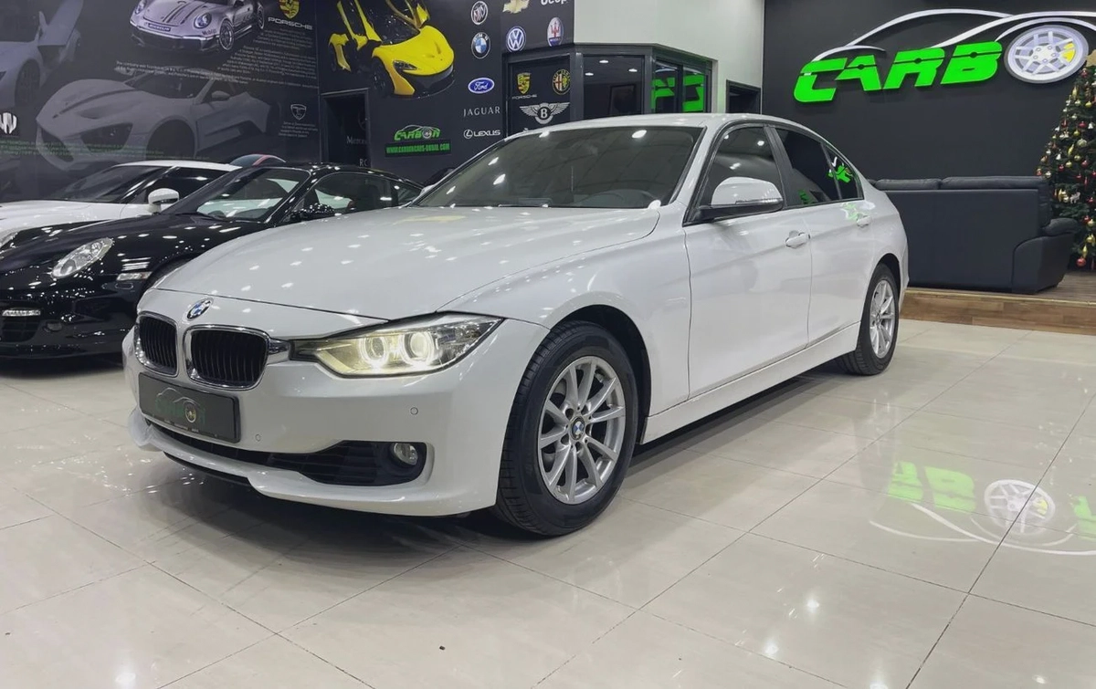 BMW 320i Exclusive 2.0L-4-4