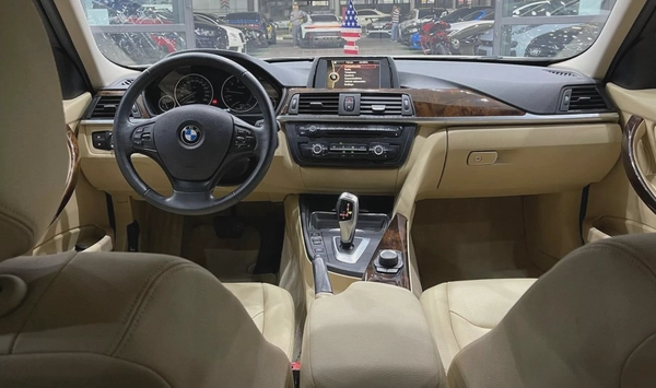 BMW 320i Exclusive 2.0L