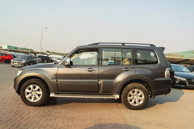 Mitsubishi Pajero 2015 GLS Full Option-4