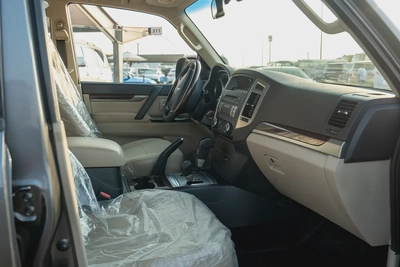 Mitsubishi Pajero 2015 GLS Full Option-9