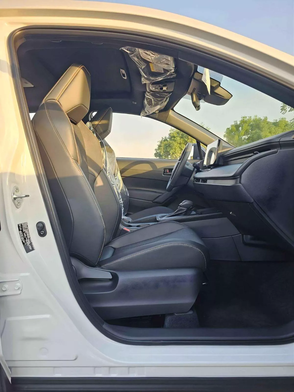 Toyota Corolla Cross LTD HEV NEW SHAPE / 2.0L V4 PETROL / SUNROOF / LEATHER WITH DRIVER POWER SEAT (CODE # CRCHCN)-10-0