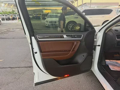 Volkswagen Touareg 2013 Highline Plus | GCC Specs | Low Mileage-9
