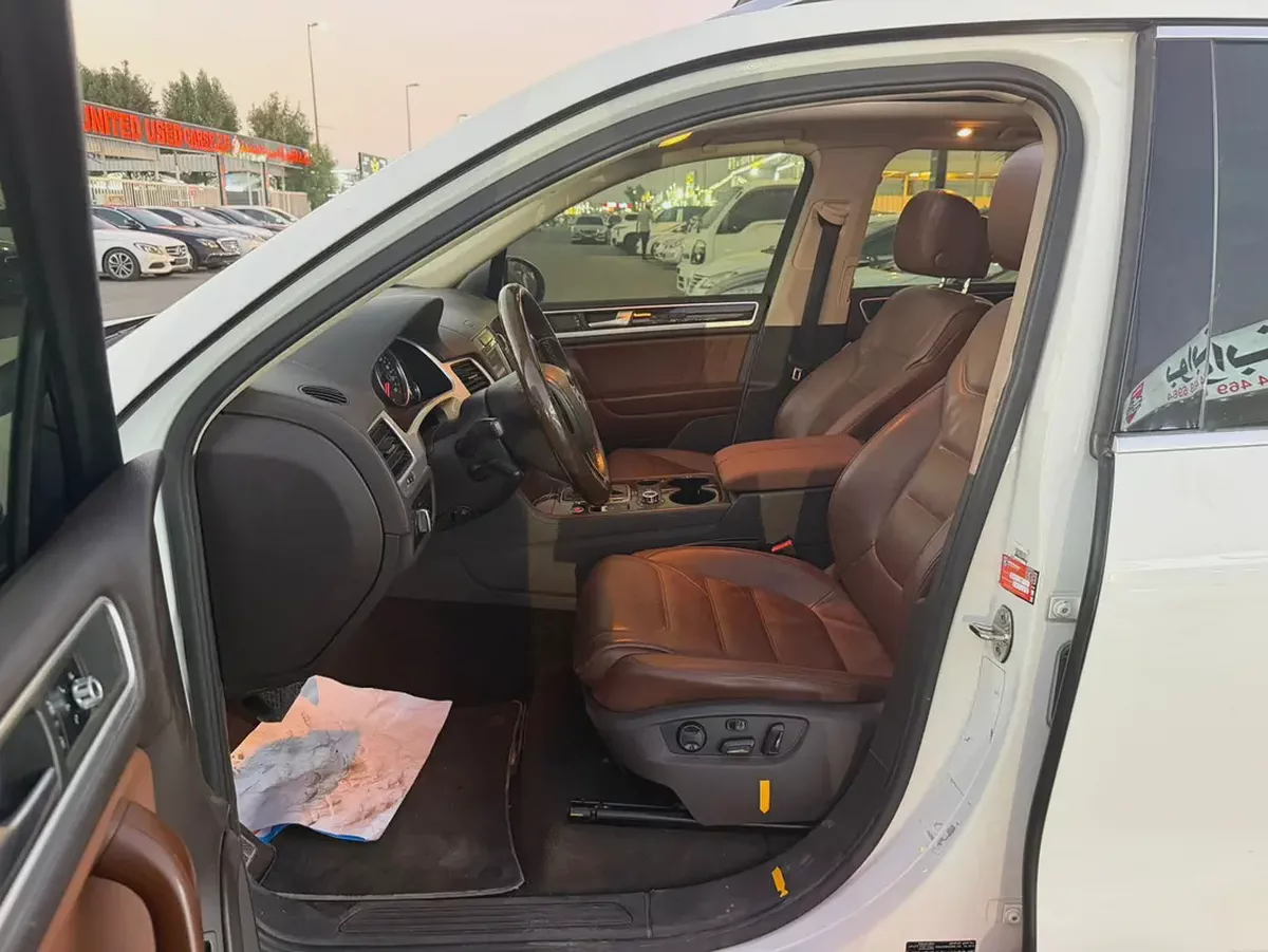 Volkswagen Touareg 2013 Highline Plus | GCC Specs | Low Mileage-5-5
