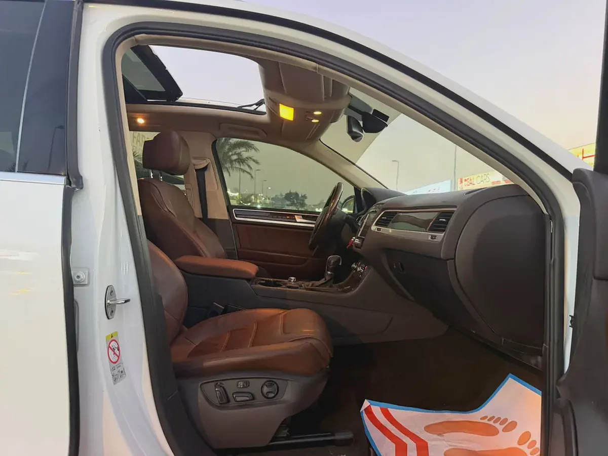 Volkswagen Touareg 2013 Highline Plus | GCC Specs | Low Mileage-6-6