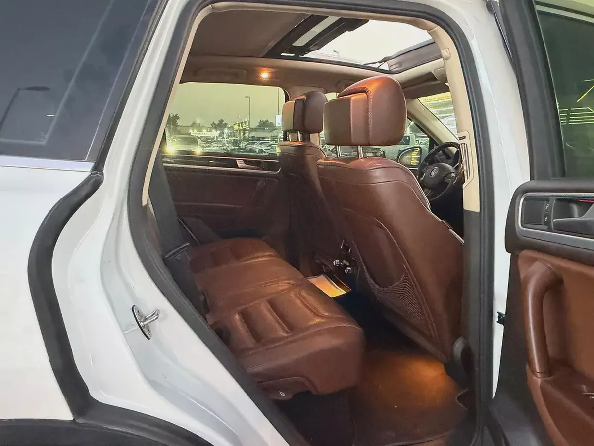 Volkswagen Touareg 2013 Highline Plus | GCC Specs | Low Mileage-7-7