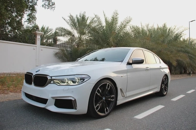 BMW M550i xDrive V8 2018 | GCC Specs | Pristine Condition-3