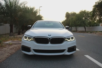 BMW M550i xDrive V8 2018 | GCC Specs | Pristine Condition-4