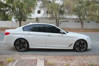 BMW M550i xDrive V8 2018 | GCC Specs | Pristine Condition-5