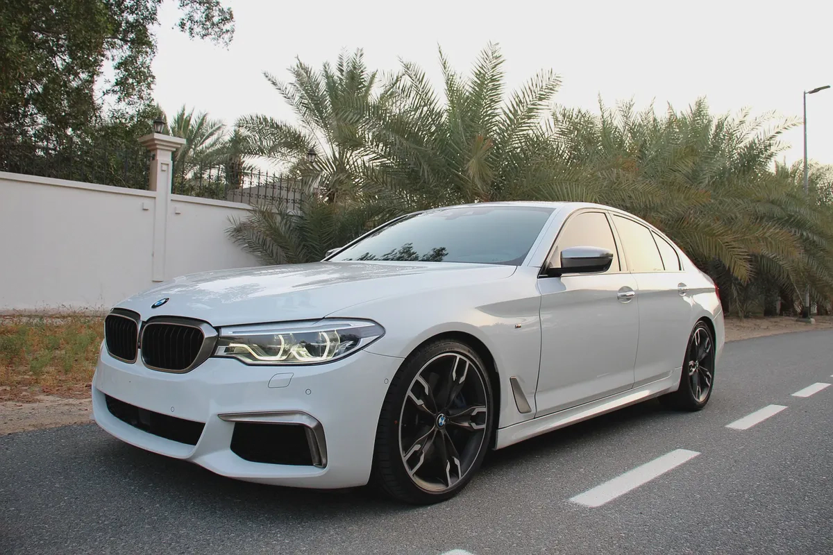 BMW M550i xDrive V8 2018 | GCC Specs | Pristine Condition-3-3