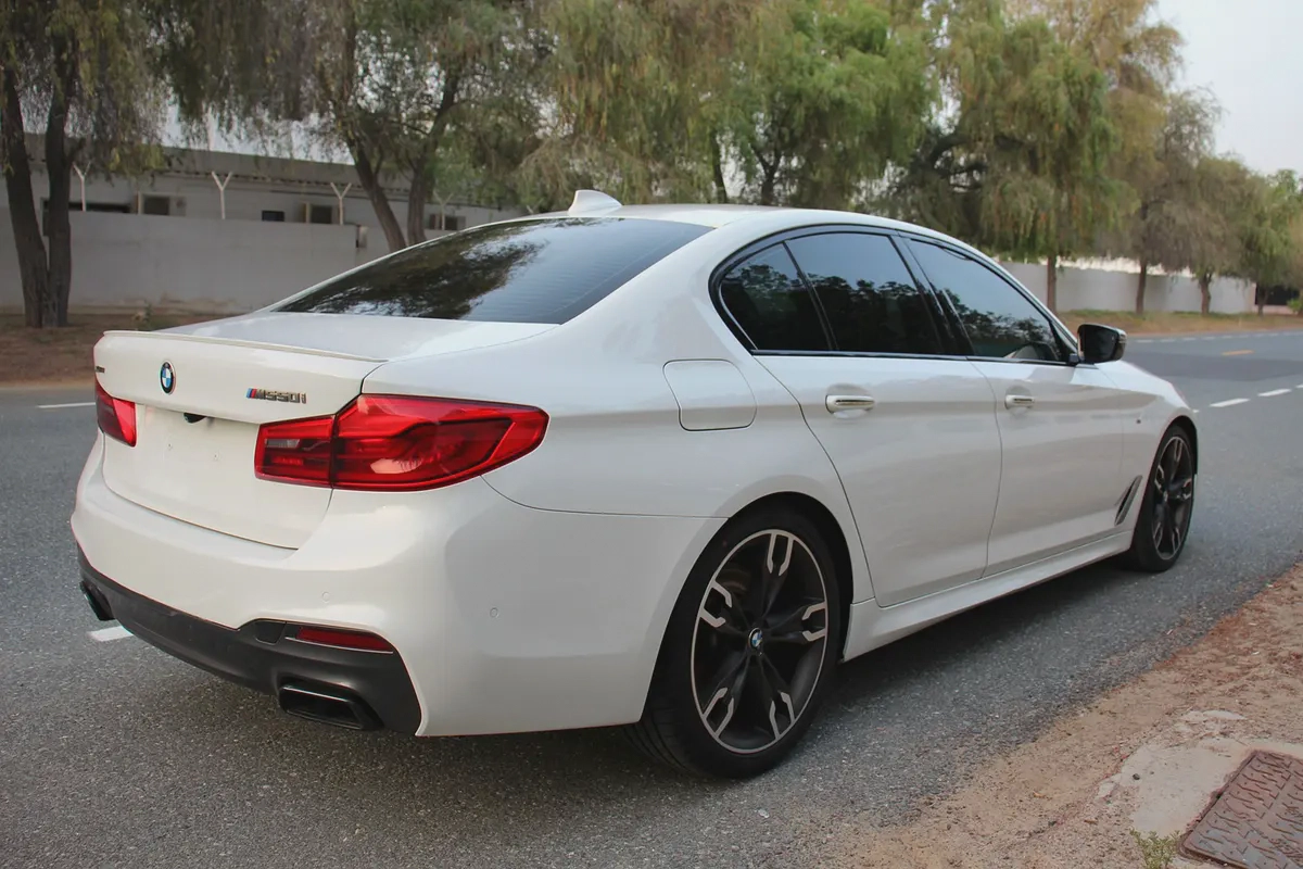 BMW M550i xDrive V8 2018 | GCC Specs | Pristine Condition-6-6