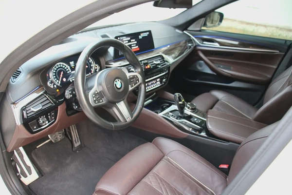 BMW M550i xDrive V8 2018 | GCC Specs | Pristine Condition