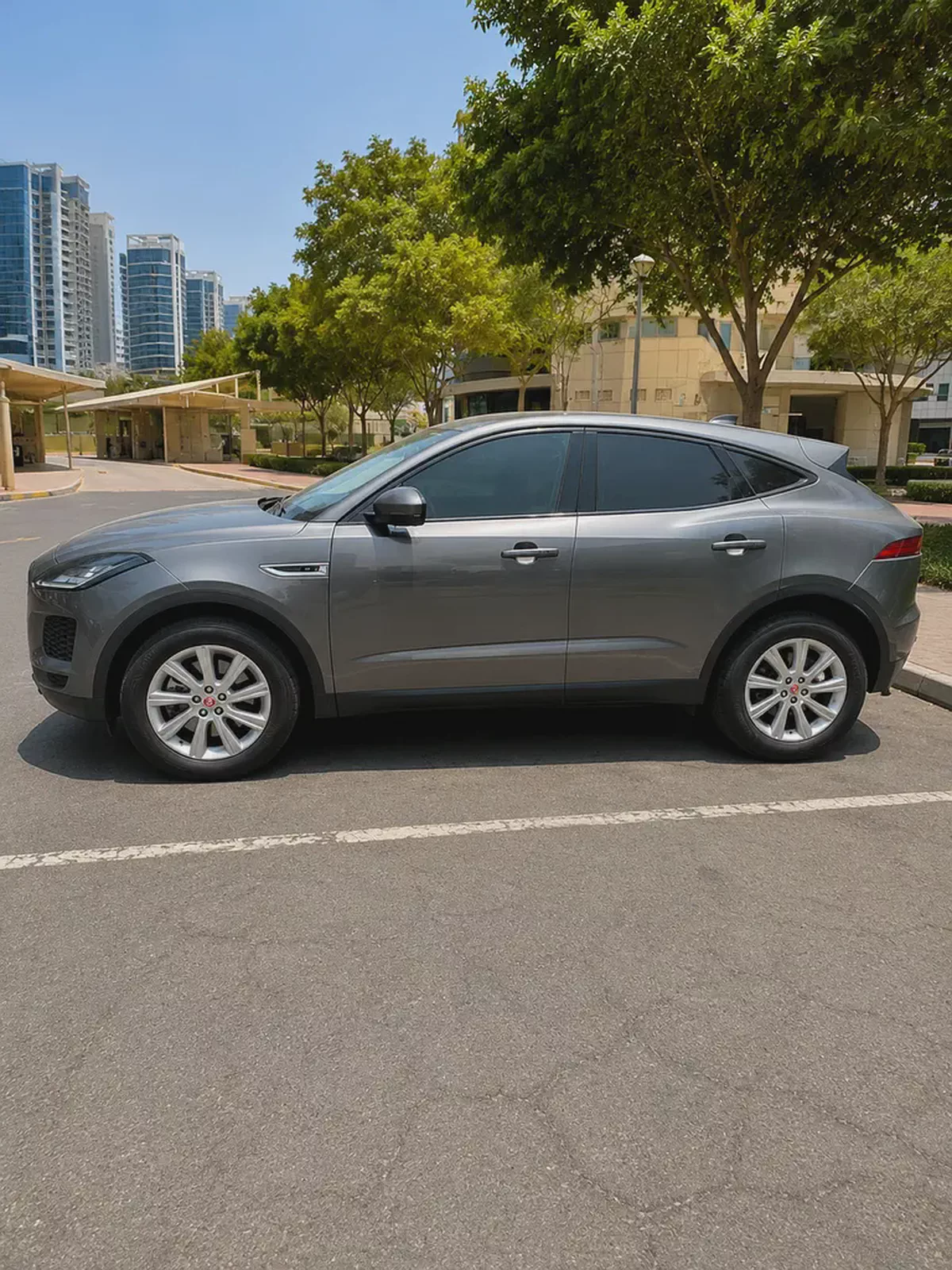 AED 715 P.M | Jaguar E-Pace Standard 2020 GCC Specs - Low Mileage-3-3