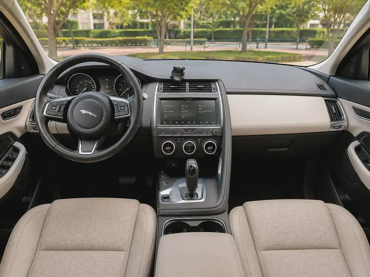 AED 715 P.M | Jaguar E-Pace Standard 2020 GCC Specs - Low Mileage-5-5