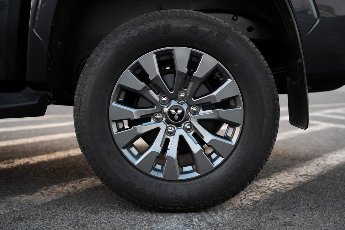 Mitsubishi L200 Sportero-21-21