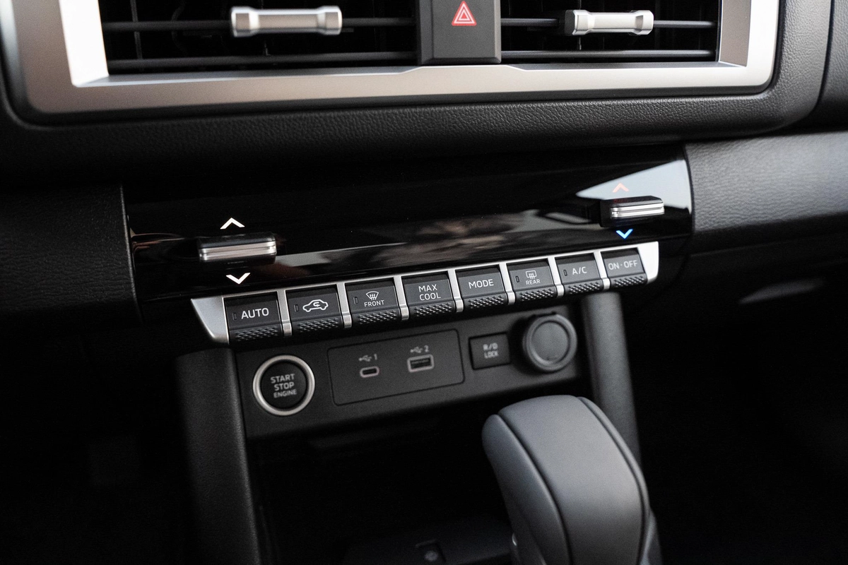 Mitsubishi L200 Sportero-11-11