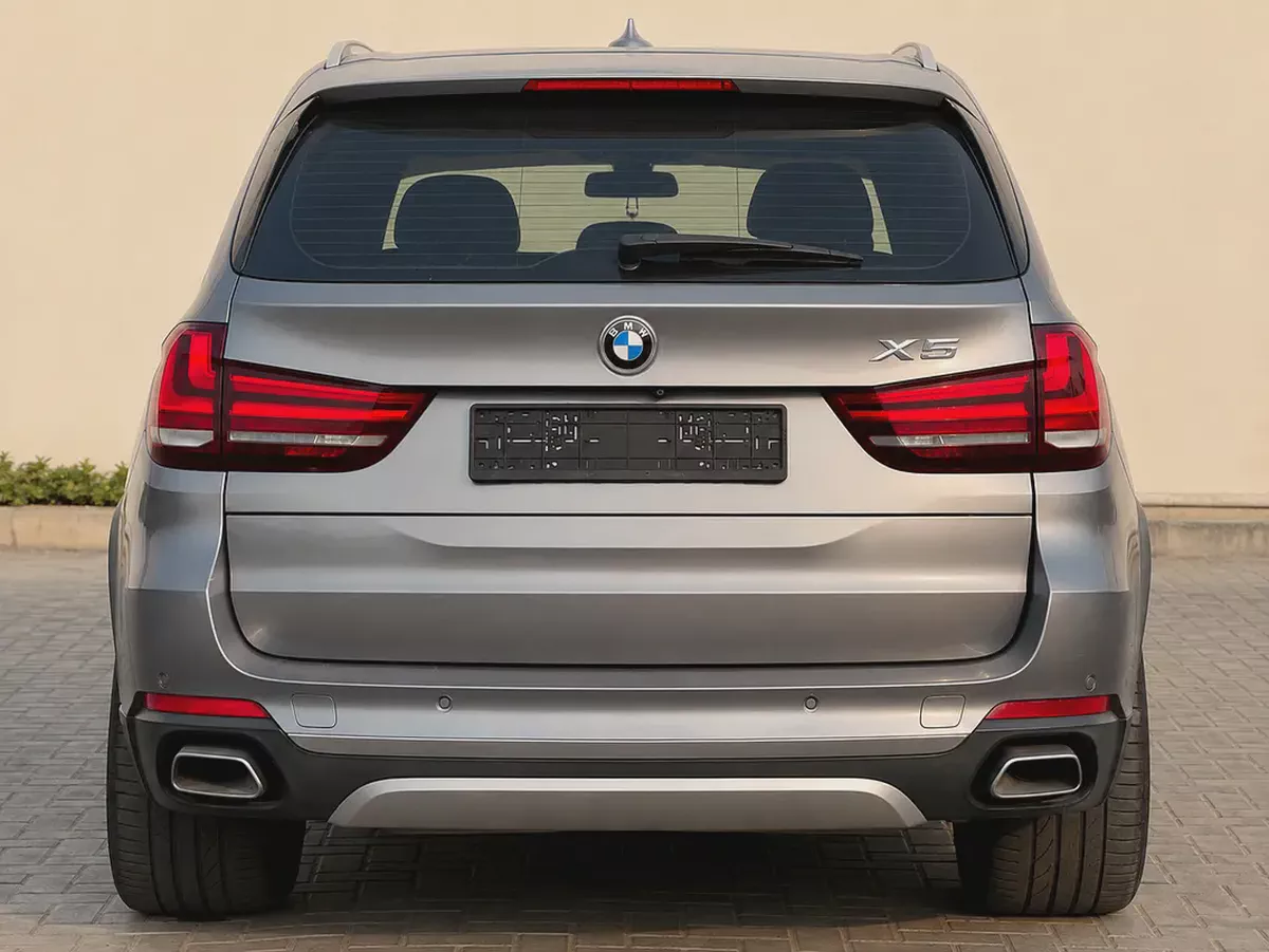 AED 1,338 P.M | BMW X5 xDrive35i Exclusive 2018 | GCC Specs | 3.0L V6-12-12
