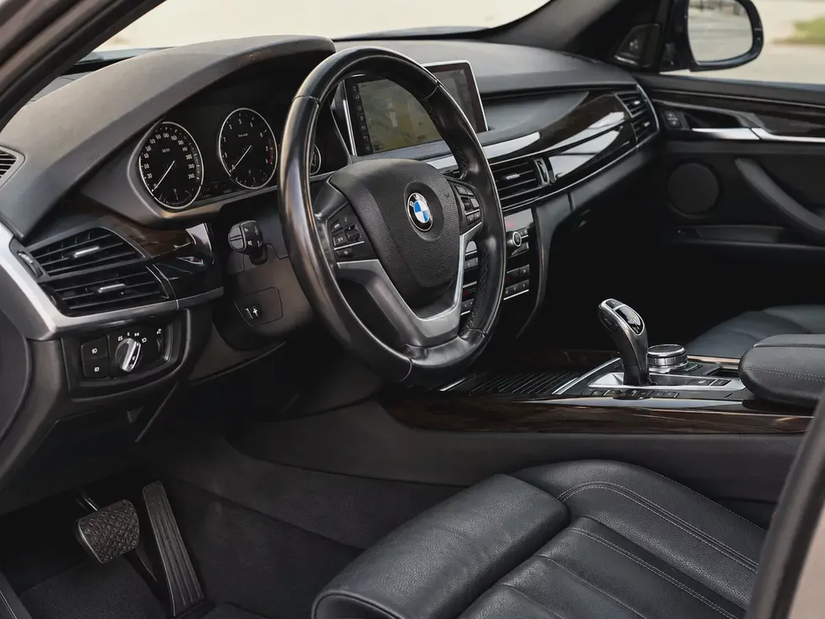 AED 1,338 P.M | BMW X5 xDrive35i Exclusive 2018 | GCC Specs | 3.0L V6-14-14