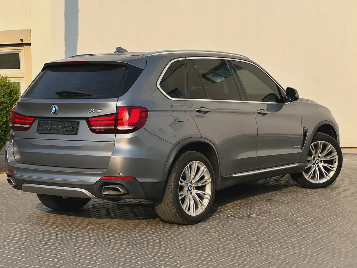 AED 1,338 P.M | BMW X5 xDrive35i Exclusive 2018 | GCC Specs | 3.0L V6-5-5