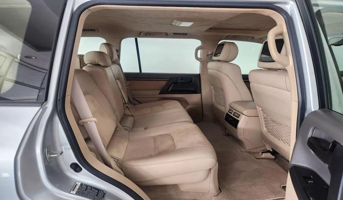 Toyota Land Cruiser GXR V6 4.0L-6CYL PERFECT CONDITION-10-0