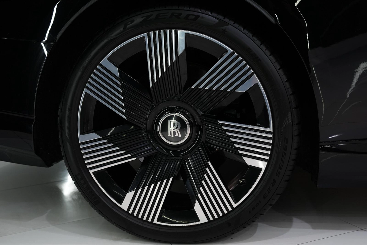 Rolls-Royce Spectre 2024-16-16