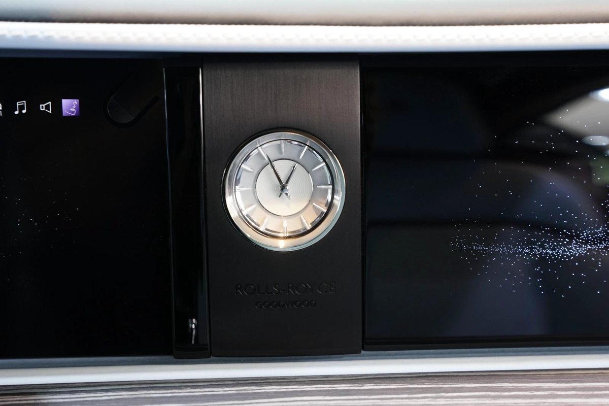 Rolls-Royce Spectre 2024-10-10
