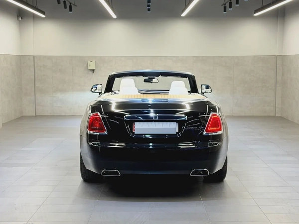 Rolls-Royce Dawn 2017 - Pristine Condition - Korean Specsورز رايز داون موديل 2017 وارد كوريا صبغ وكا