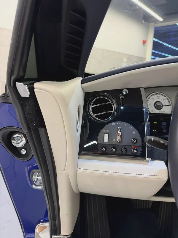 Rolls-Royce Dawn 2017 - Pristine Condition - Korean Specsورز رايز داون موديل 2017 وارد كوريا صبغ وكا