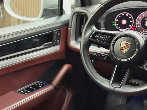 2024 Porsche Cayenne - American Specs - Brand New