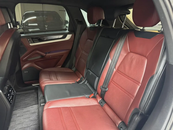 2024 Porsche Cayenne - American Specs - Brand New
