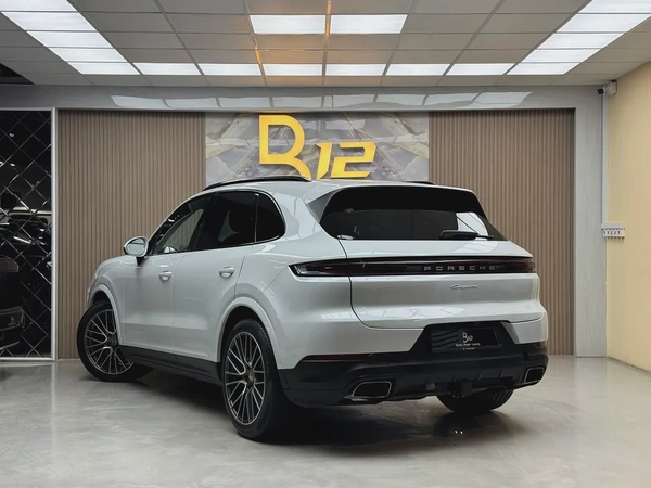 2024 Porsche Cayenne - American Specs - Brand New