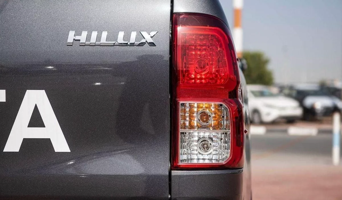 Toyota Hilux SGLX TOYOTA HILUX 2.4L MID OPTION A/T MY2025 FOR EXPORT-11-0