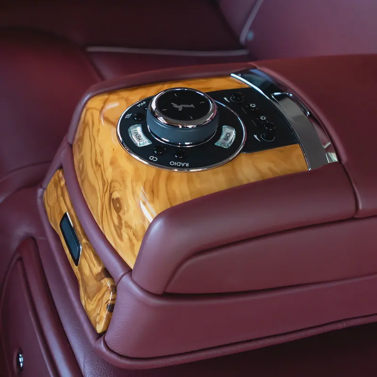 2015 ROLLS ROYCE GHOST  GCC DONE ONLY 48,000KM-15-15
