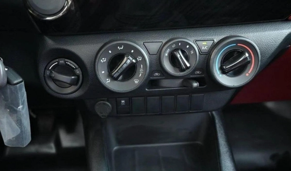 Toyota Hilux Toyota Hilux HILUX SC 2.7L 4X4