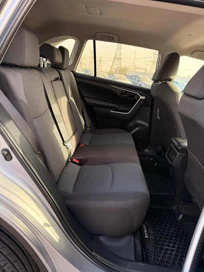 Toyota RAV4 LE Toyota RAV4 2.5 L 2024-19