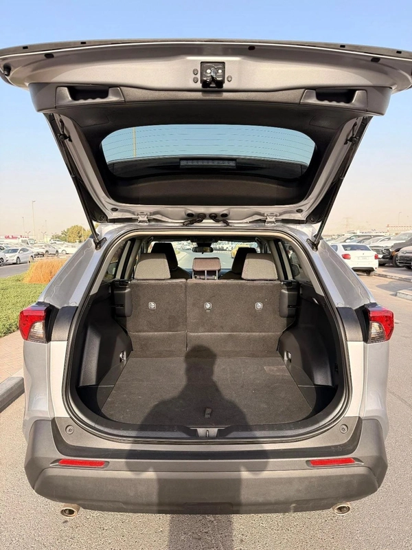 Toyota RAV4 LE Toyota RAV4 2.5 L 2024