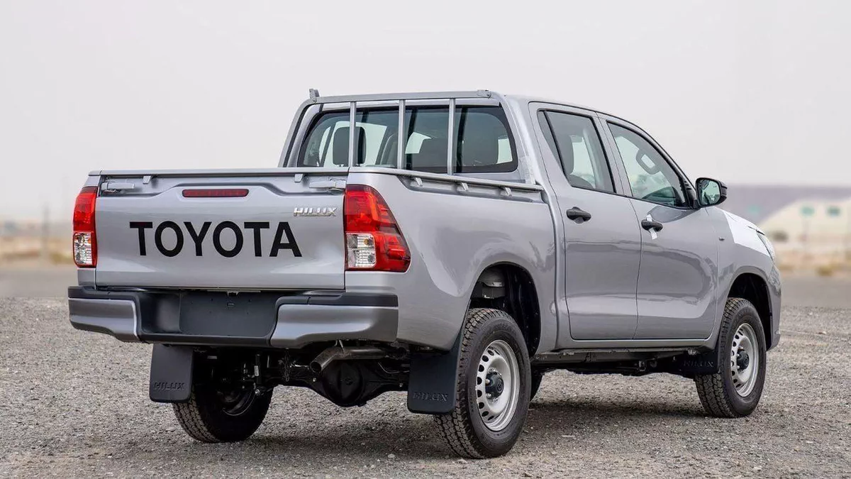Toyota Hilux GL 2.4 DIESEL-3-0