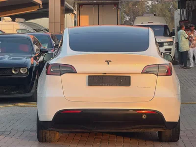 Tesla Model Y Long Range 2023 GCC Specs-6