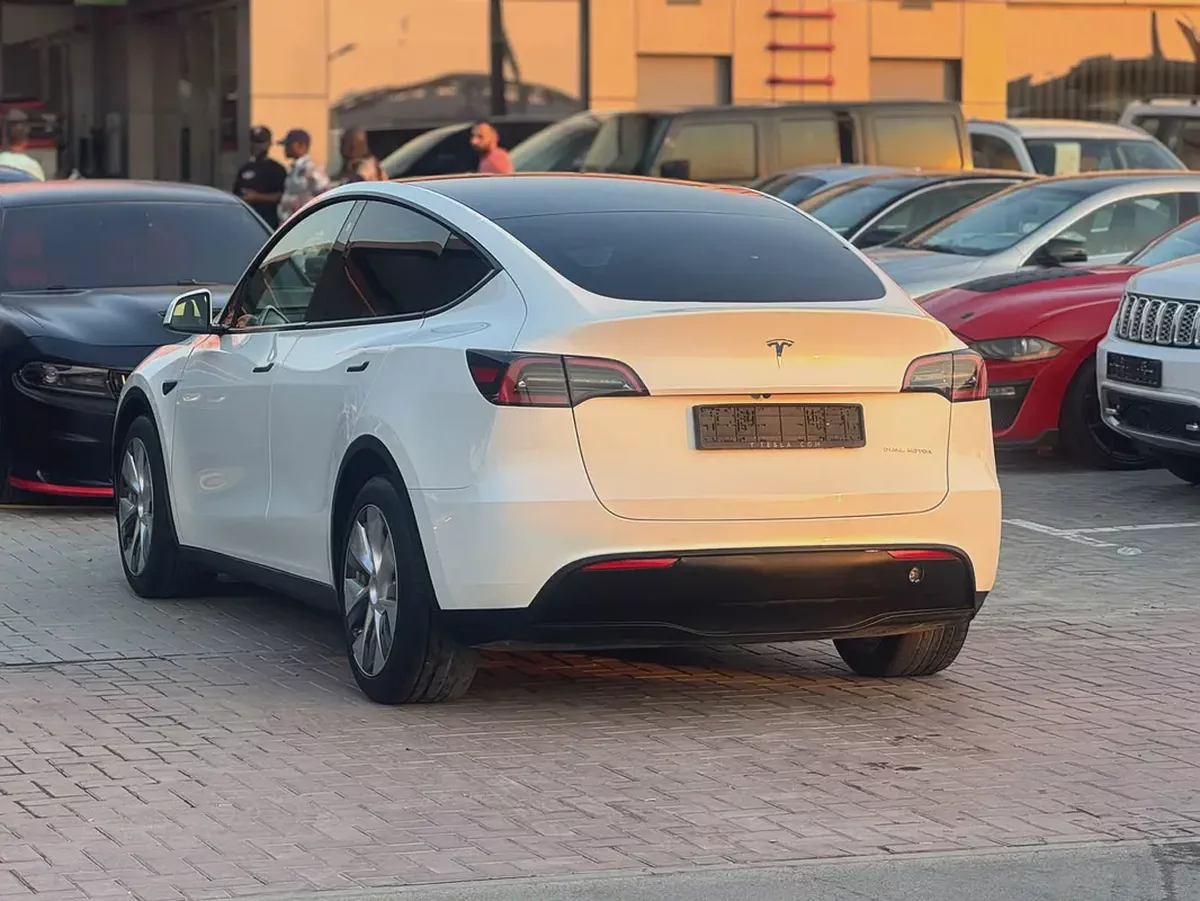 Tesla Model Y Long Range 2023 GCC Specs-5-5