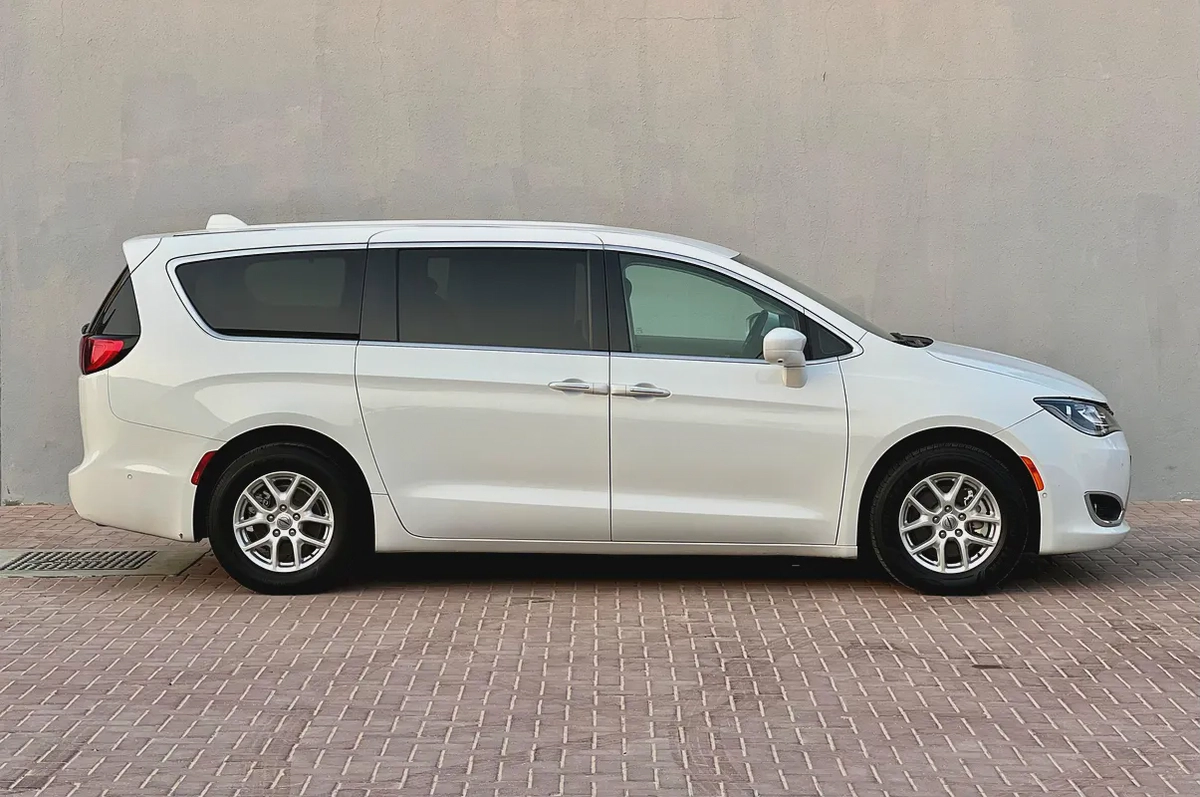 2020 Chrysler Pacifica - American Specs - Excellent Condition-4-4