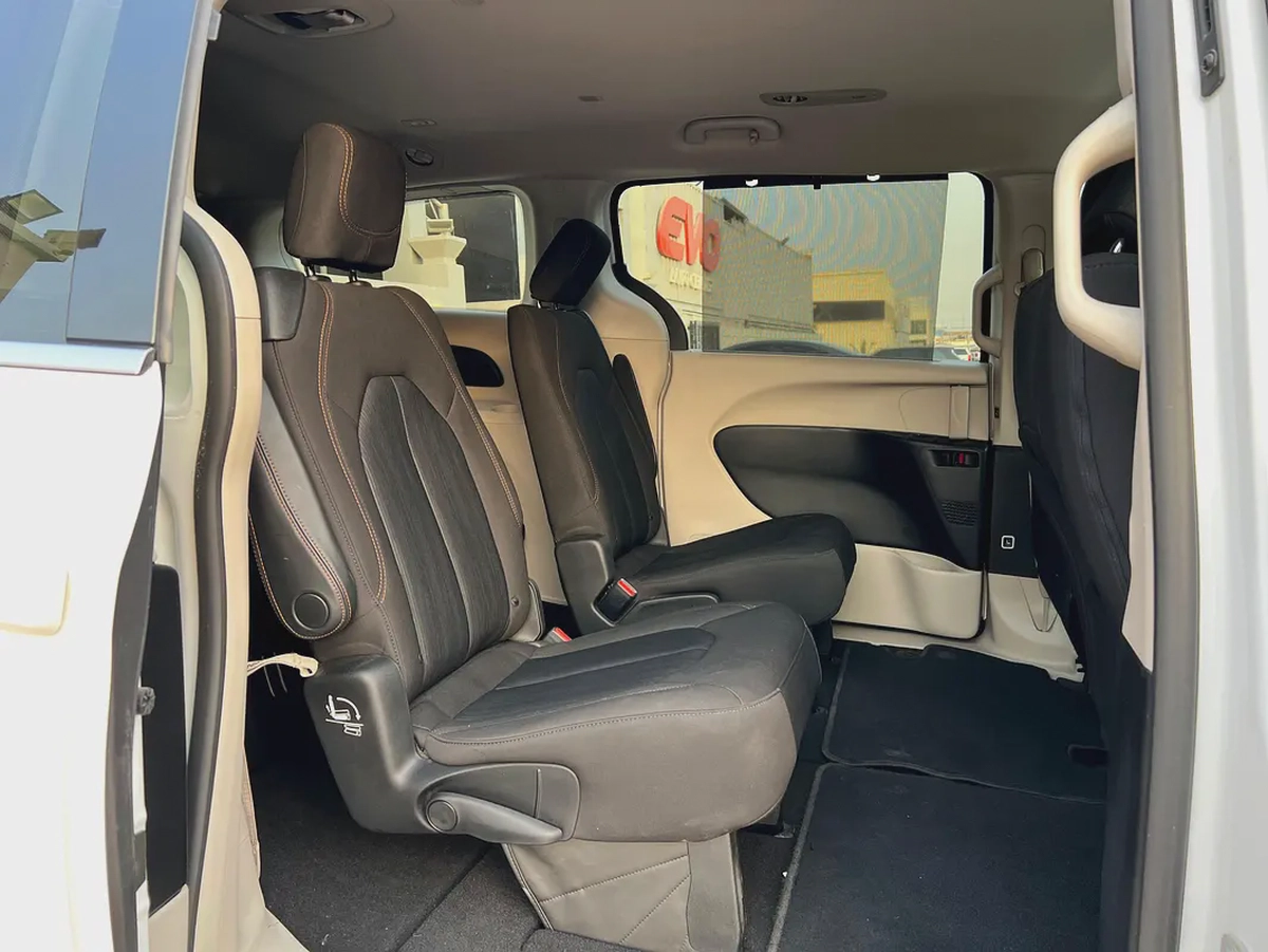 2020 Chrysler Pacifica - American Specs - Excellent Condition-10-10